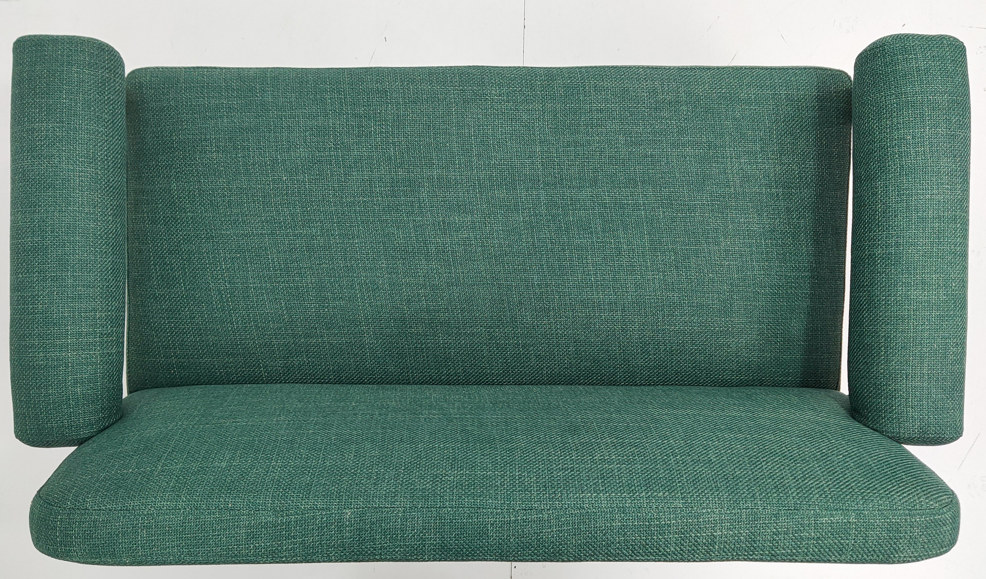 Affordable Wholesale Pet Sofas To Enhance Your Product Line