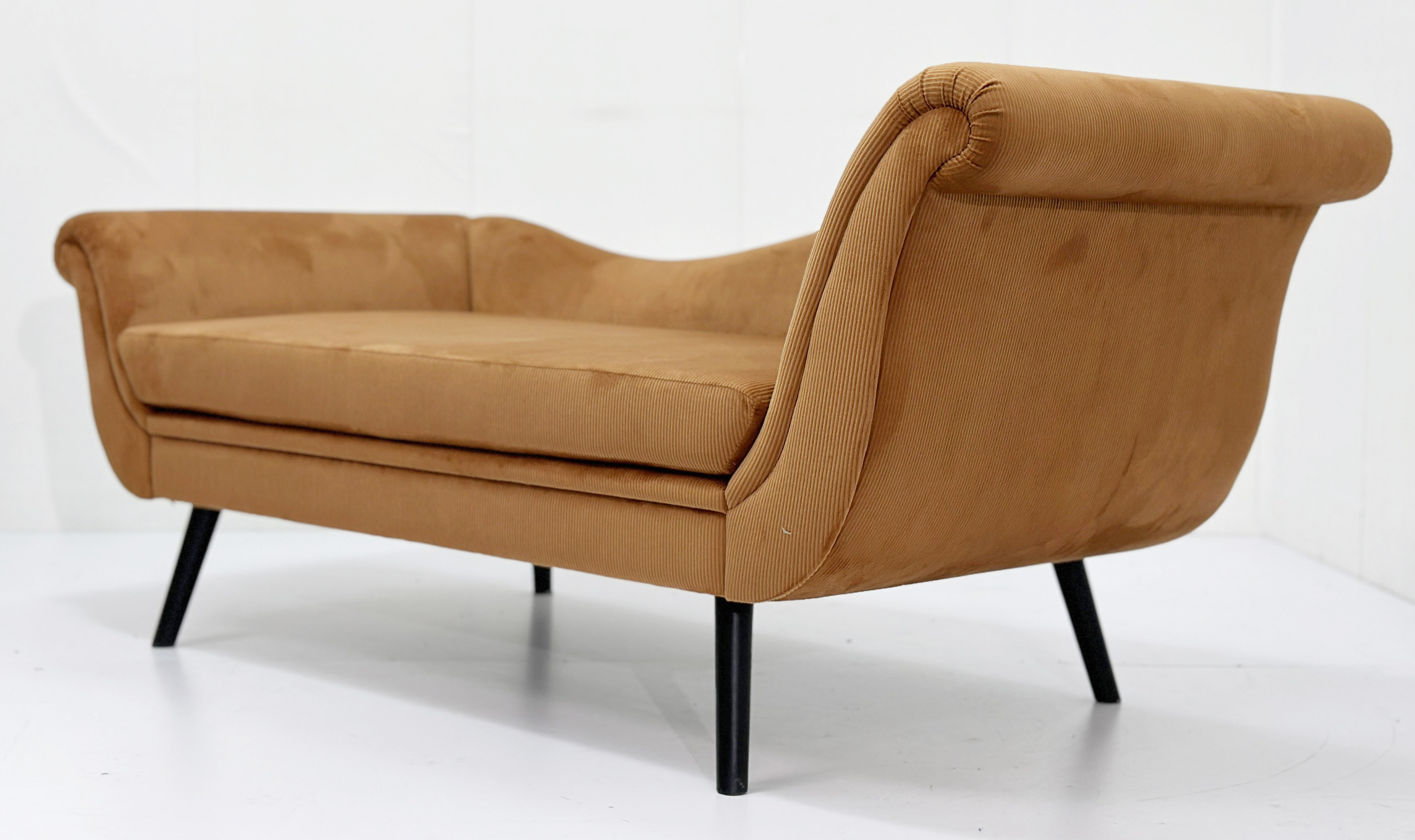 Why Wholesale Pet Sofas Are A Must-Have For Pet Stores